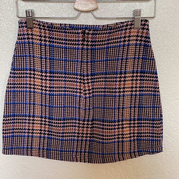 Plaid Skirt - Picture 4 of 6